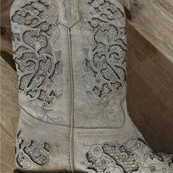 Embellished Cream and Silver Heeled Boots - Picture 4 of 6